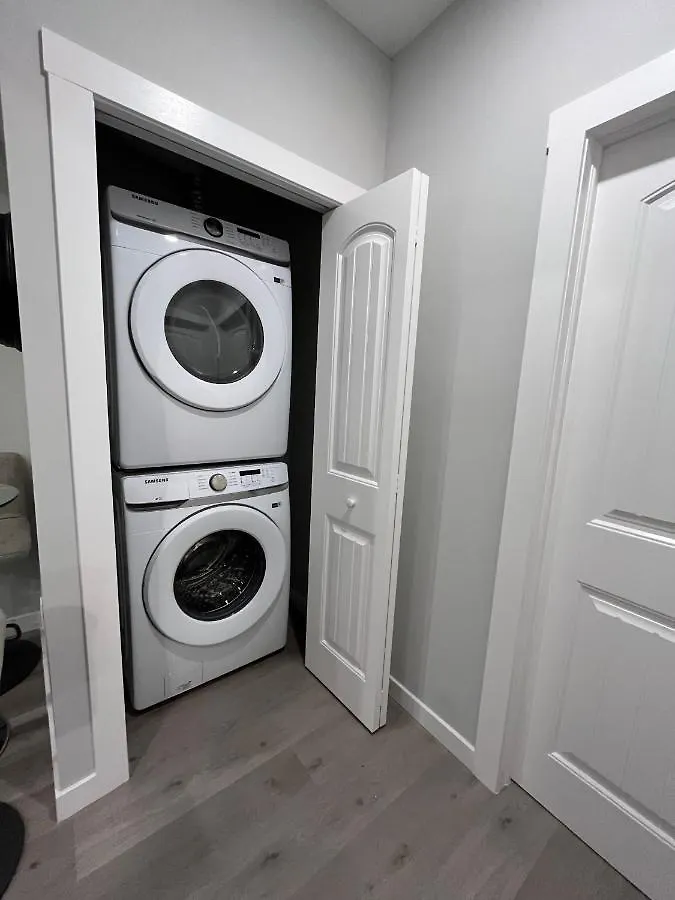 Private Cozy Secondary Suite, 2 Bedrooms, Separate Entrance Calgary 0*,