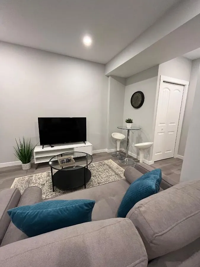 Private Cozy Secondary Suite, 2 Bedrooms, Separate Entrance Calgary 0*,